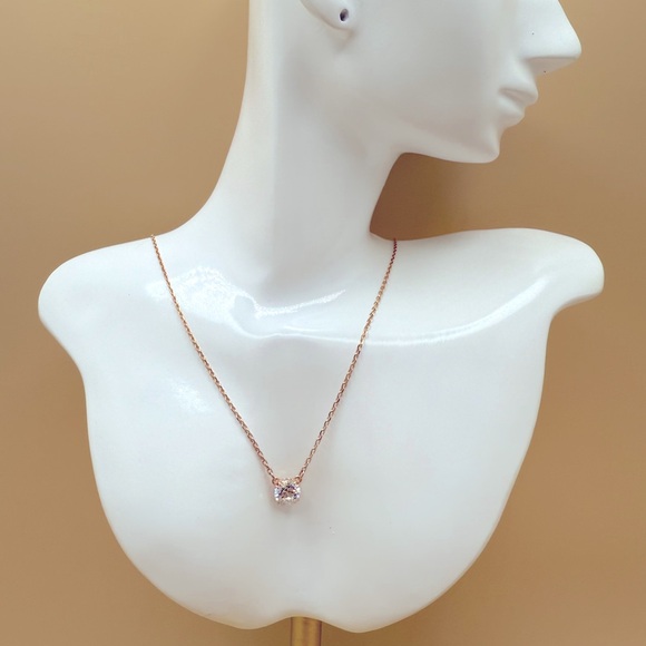 🦢SWAROVSKI NECKLACE 🦢 - Picture 3 of 15